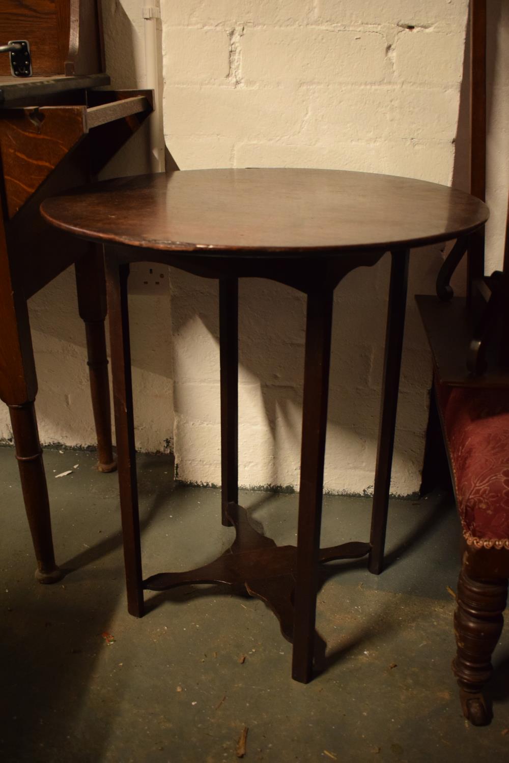 Georgian circular oak side/ occasional table. Damage to one part of the edge and other scuffs too. - Image 2 of 3