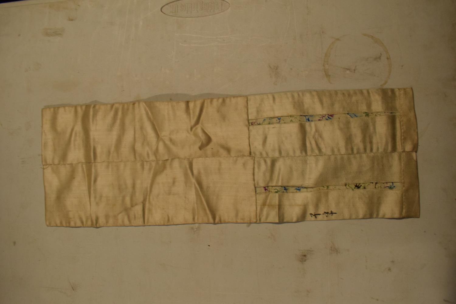 A collection of 19th and 20th century linen and table cloths - Image 3 of 7