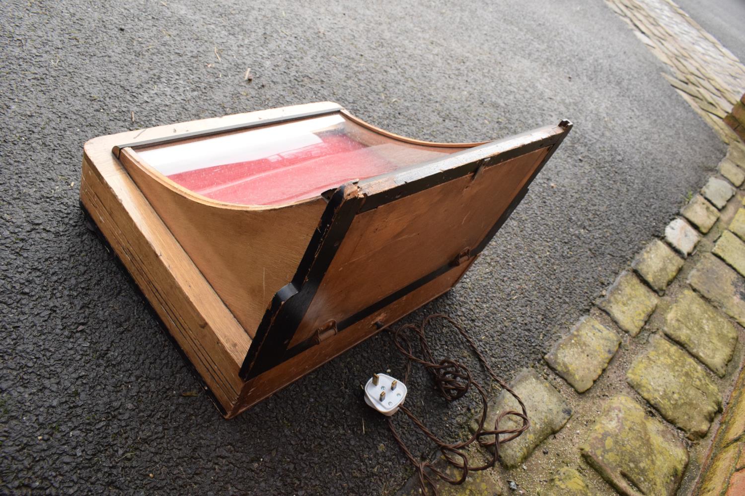 1930s art deco table top display cabinet with curved frontage and light up display. The item is in - Image 9 of 11