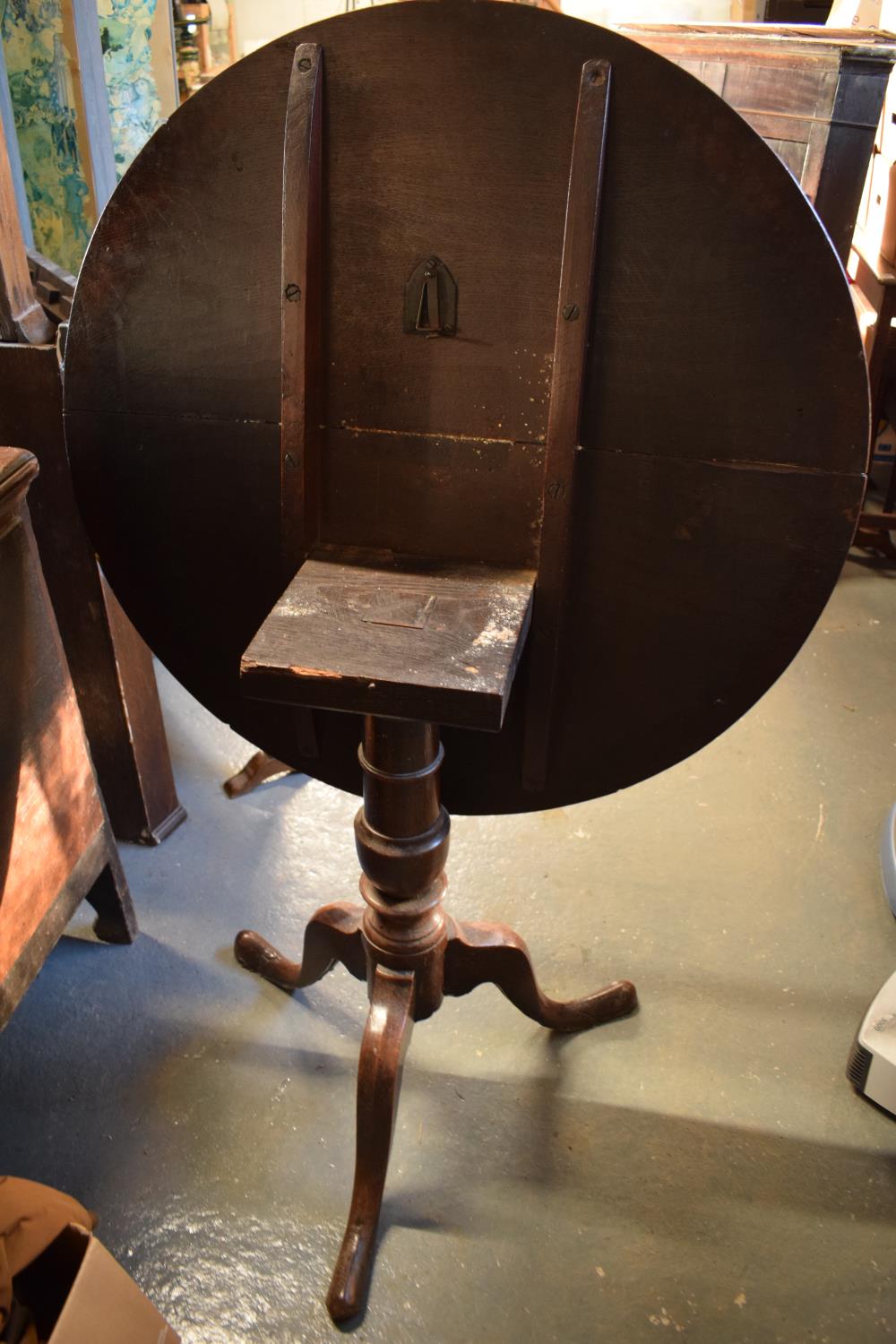 Victorian oak circular drop leaf table. One plank has been reglued on the top. Repair to the block - Image 2 of 5