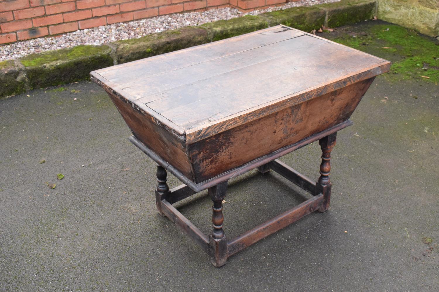 Victorian Oak dough bin with lift off lid. In good condition with age related wear as expected. - Image 4 of 6