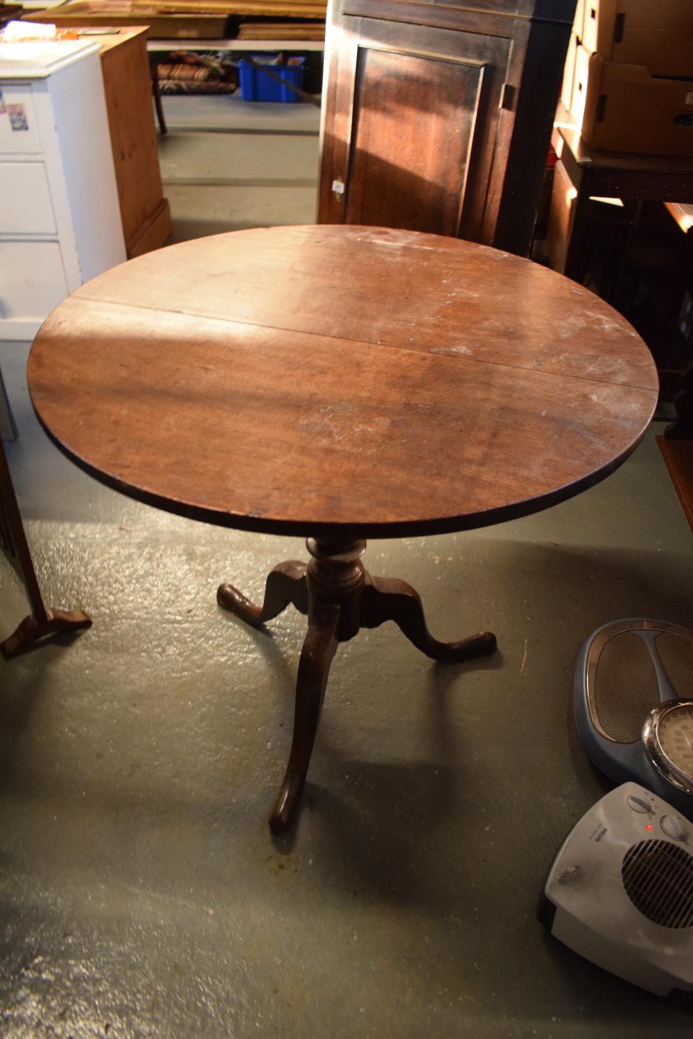 Victorian oak circular drop leaf table. One plank has been reglued on the top. Repair to the block - Image 3 of 5