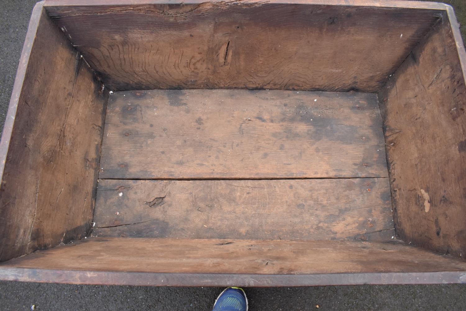 Victorian Oak dough bin with lift off lid. In good condition with age related wear as expected. - Image 3 of 6