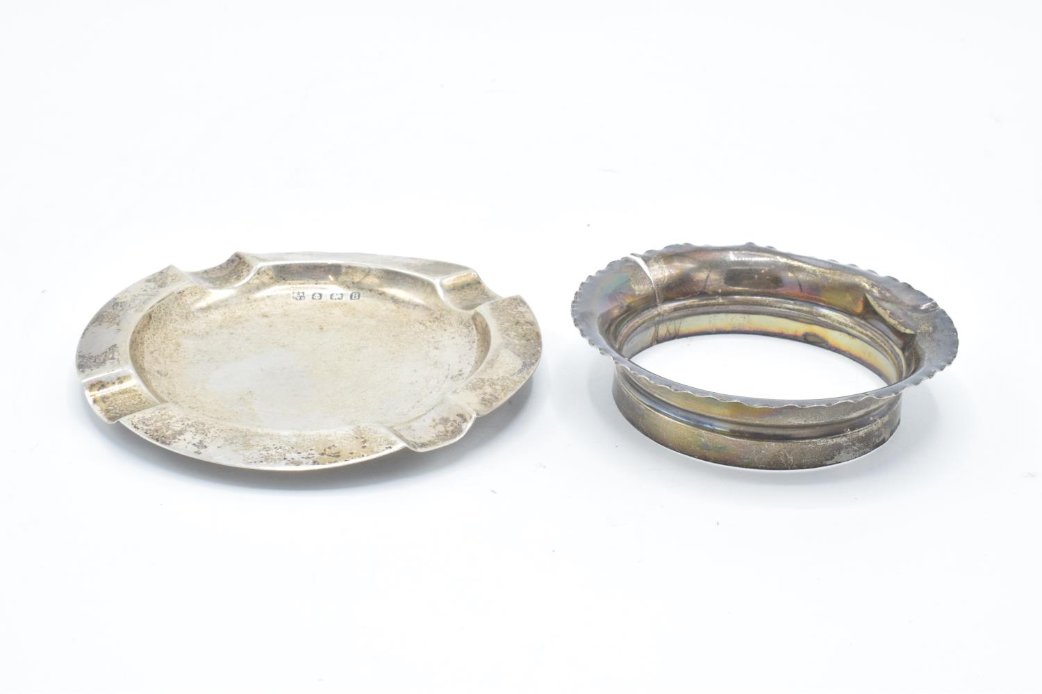 Silver ashtray (Birmingham 1926) and a silver collar (Birmingham 1904) (59.9 grams) (2). Collar sold