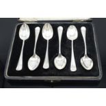 A boxed set of 6 silver tea spoons hallmarked for Sheffield 1909 (54.4 grams)