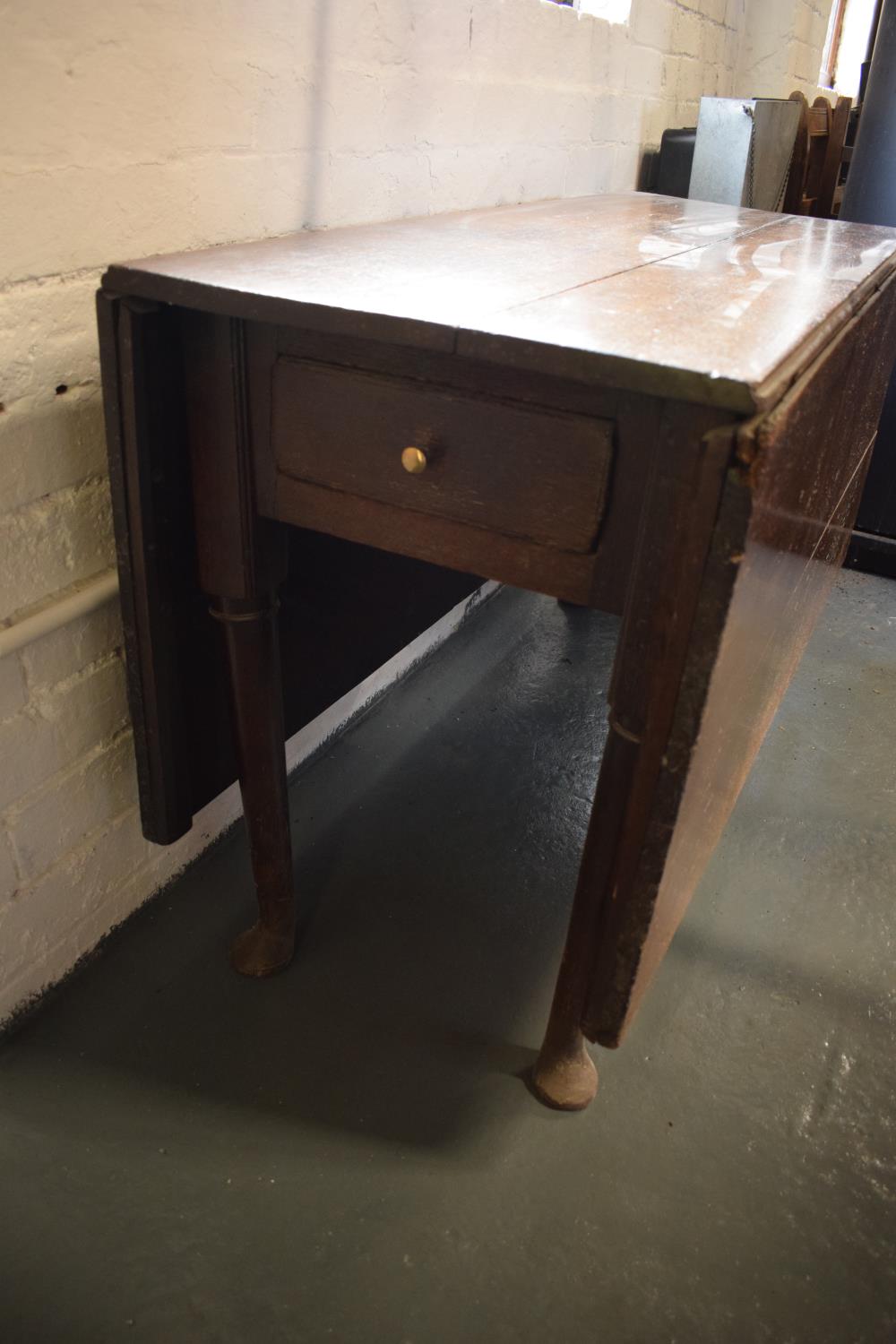 Victorian oak drop leaf table. 118 x 150 when constructed x 78cm tall. In good condition. In need of - Image 3 of 4