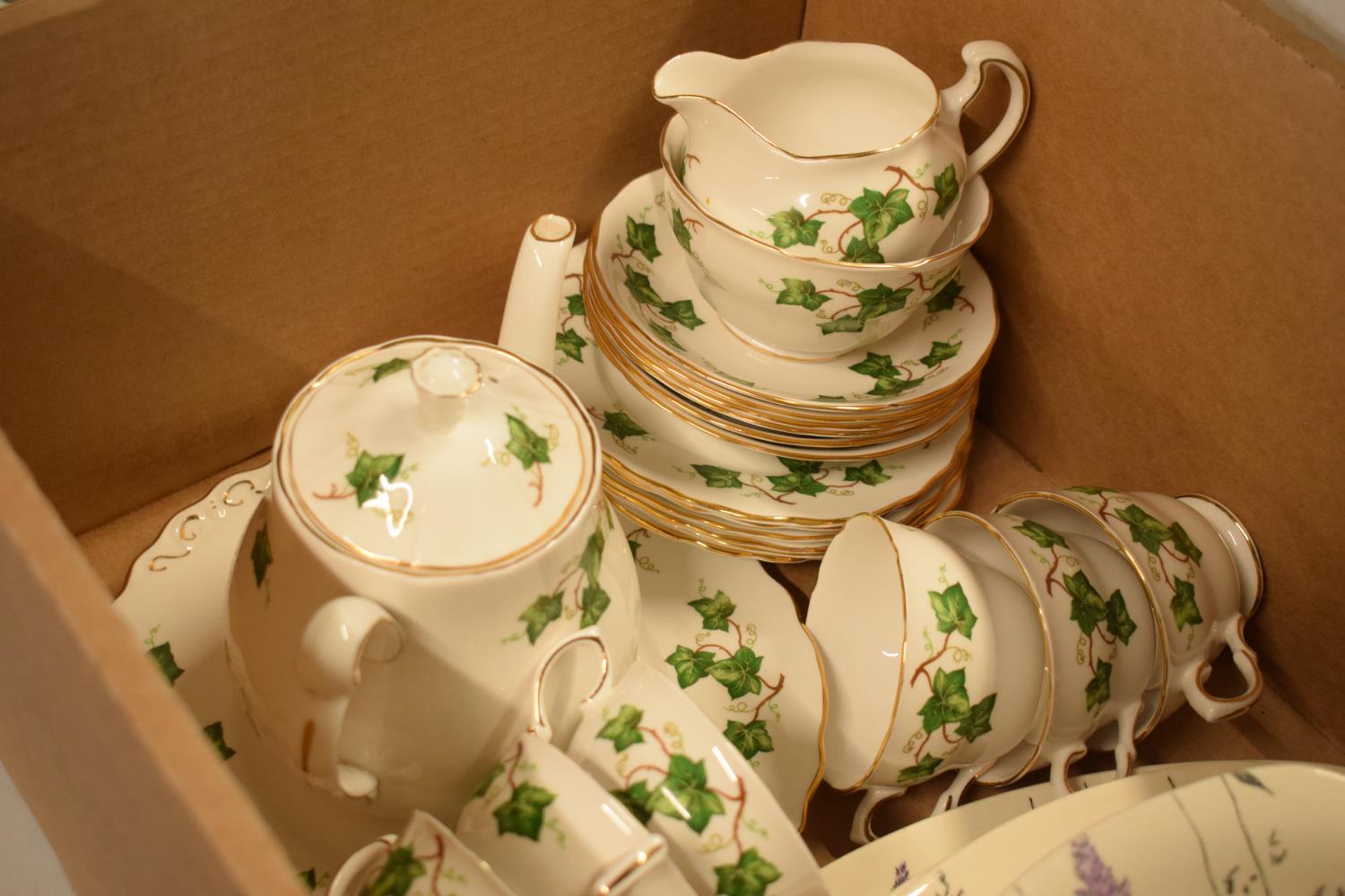 A mixed collection of tea ware to include Colclough in a green lily design to include a teapot, milk - Image 2 of 3