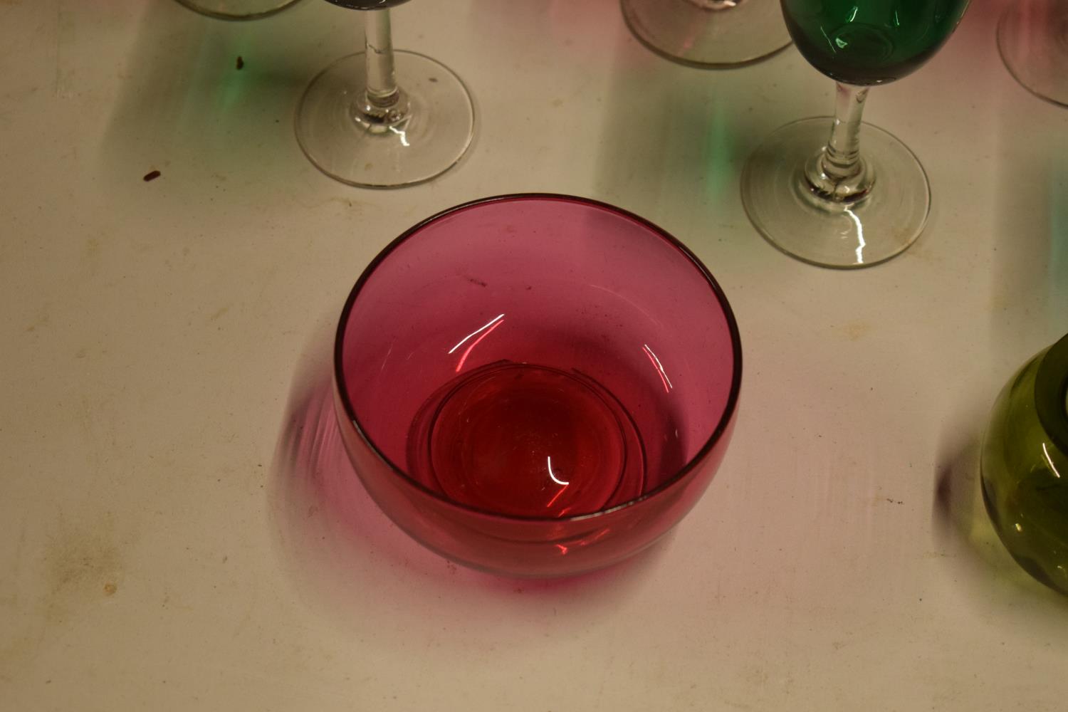 A collection of various coloured 20th glass to include wine glasses of different sizes, bowls etc ( - Image 5 of 6