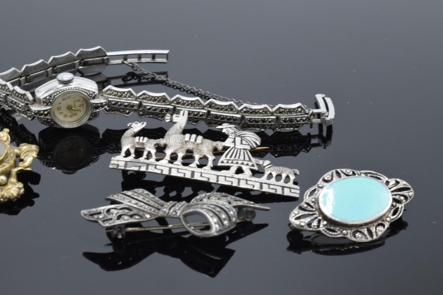 A collection of items to include silver and marcasite brooches, a marcasite wrist watch and a - Image 2 of 3