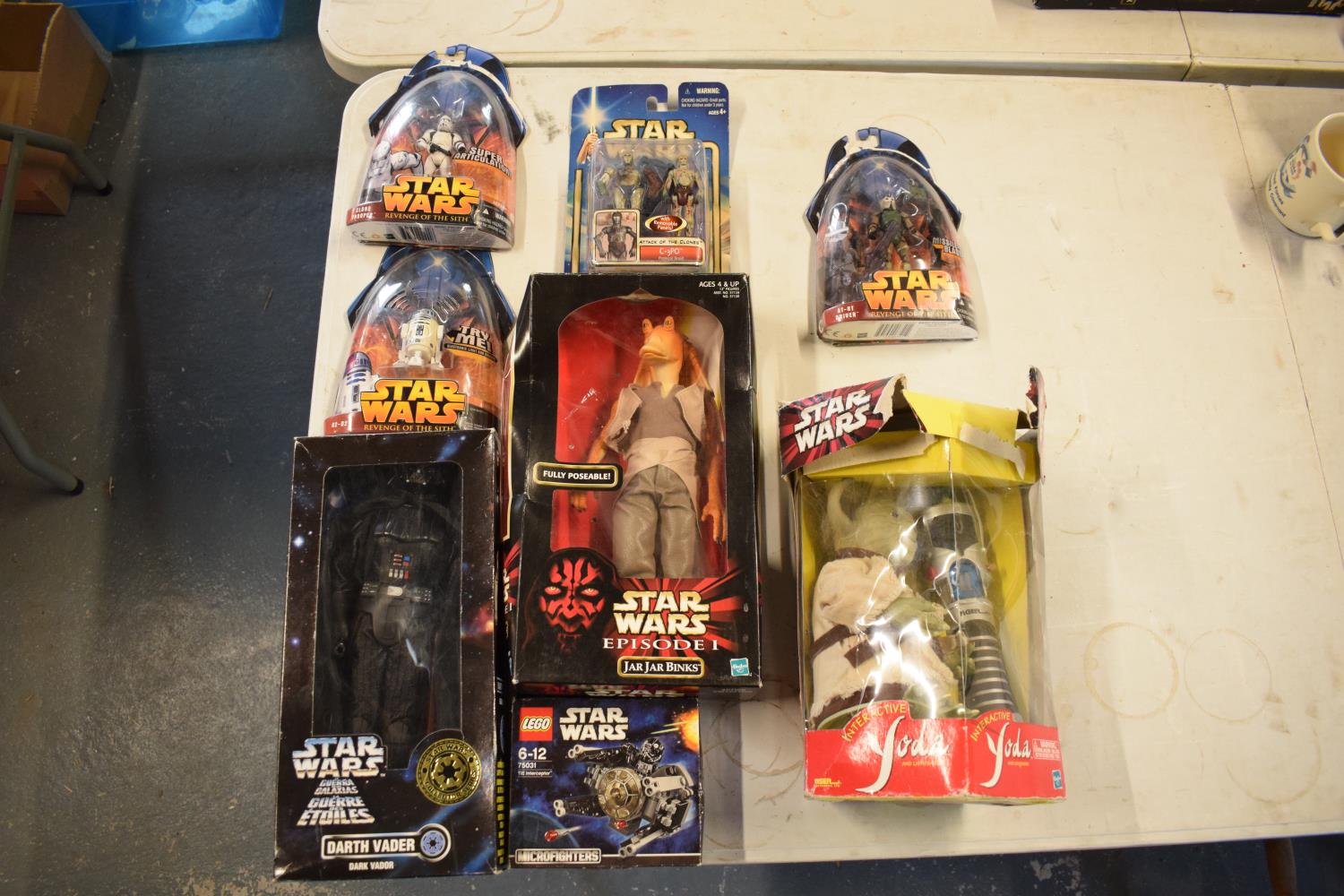 A good collection of Star Wars toys to include Jar Jar Binks, interactive Yoda, Dark Vador from