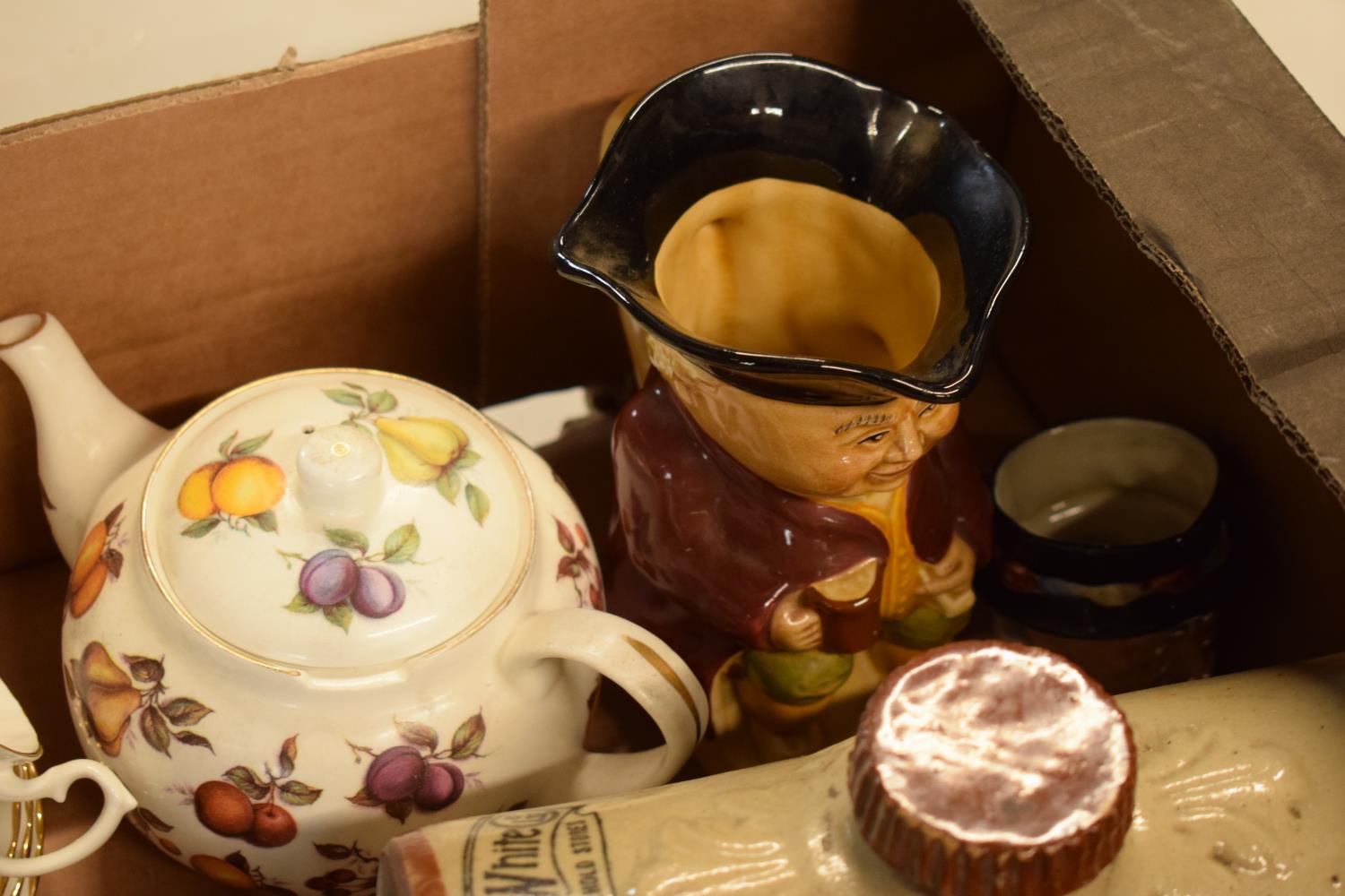 A mixed collection of items to include a Coalport figure of a Grenadier Guard af, Doulton - Image 2 of 5