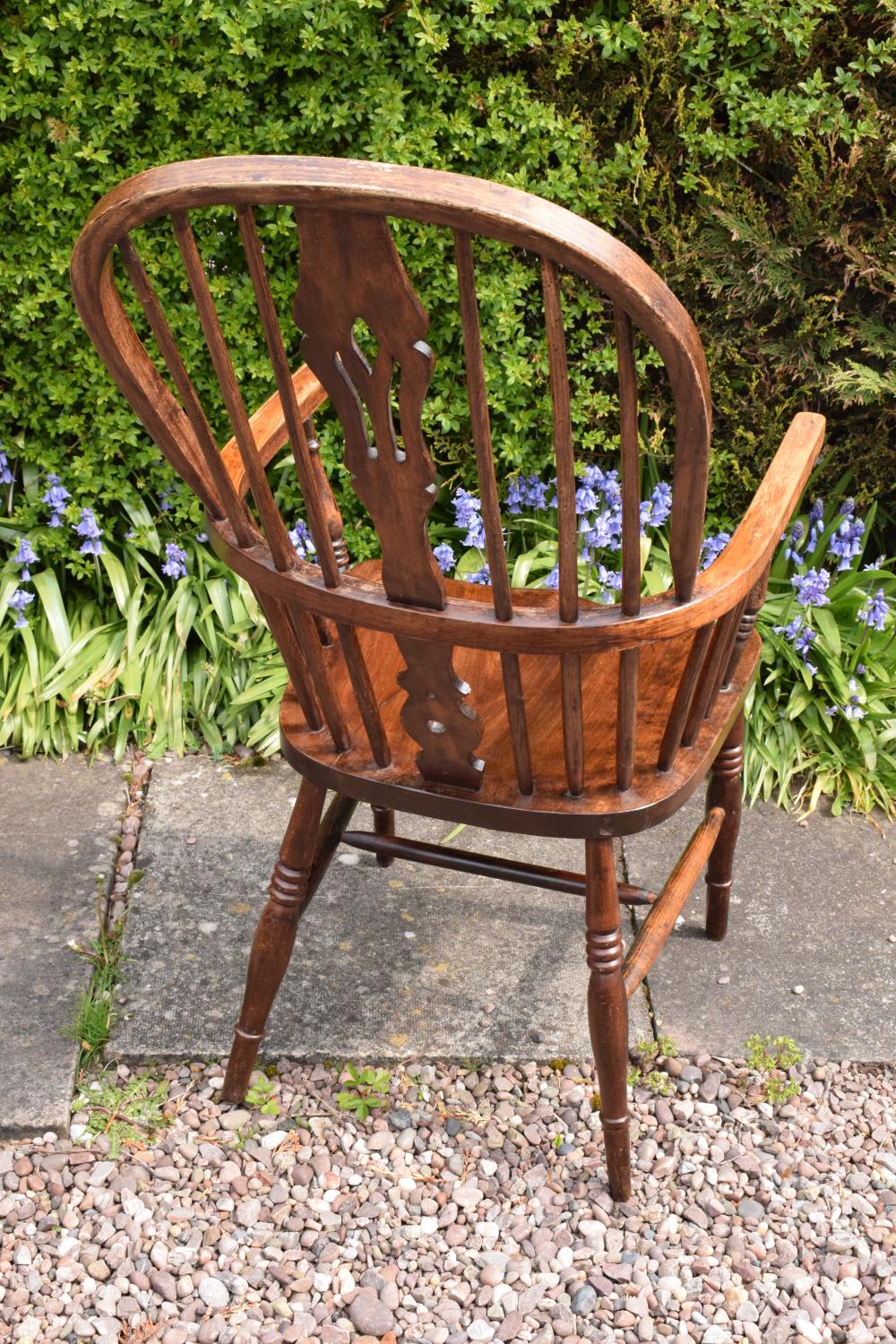 A 19th century Windsor farmhouse armchair. In good condition with age related wear and tear to - Image 7 of 8