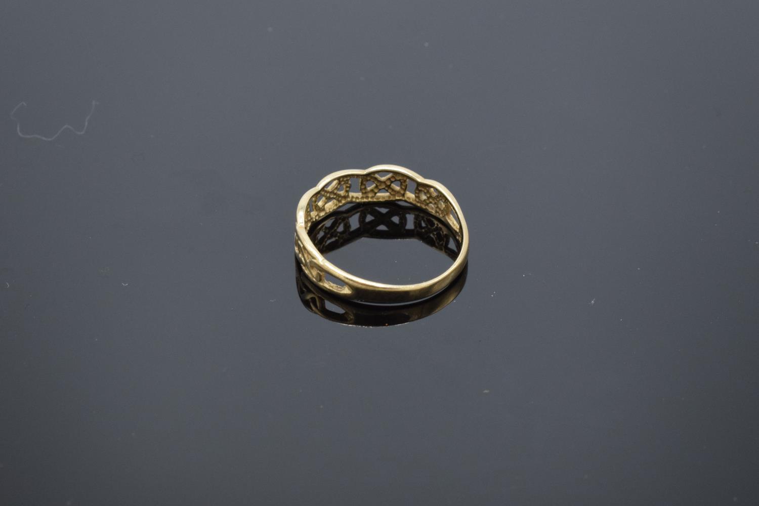 9ct gold ladies ring with full UK hallmarks. 1.4 grams. Size O/P. - Bild 2 aus 3