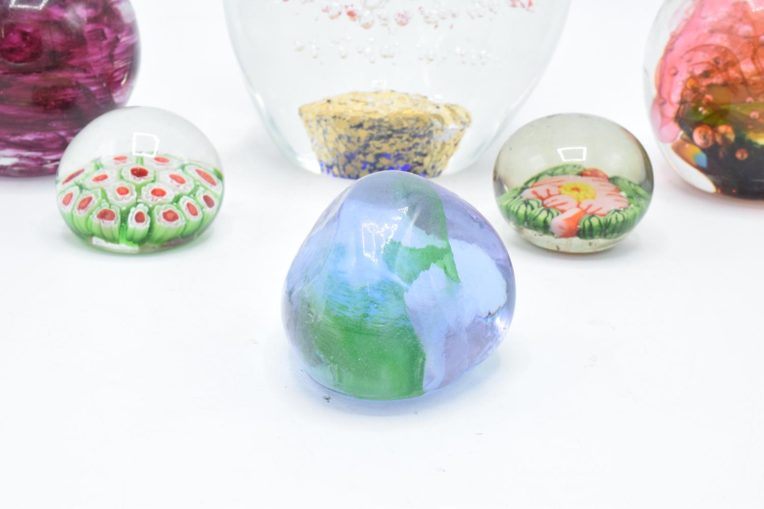 A good collection of glass paperweights to include an apple by Kerry Glass, a large example and 4 - Image 3 of 4