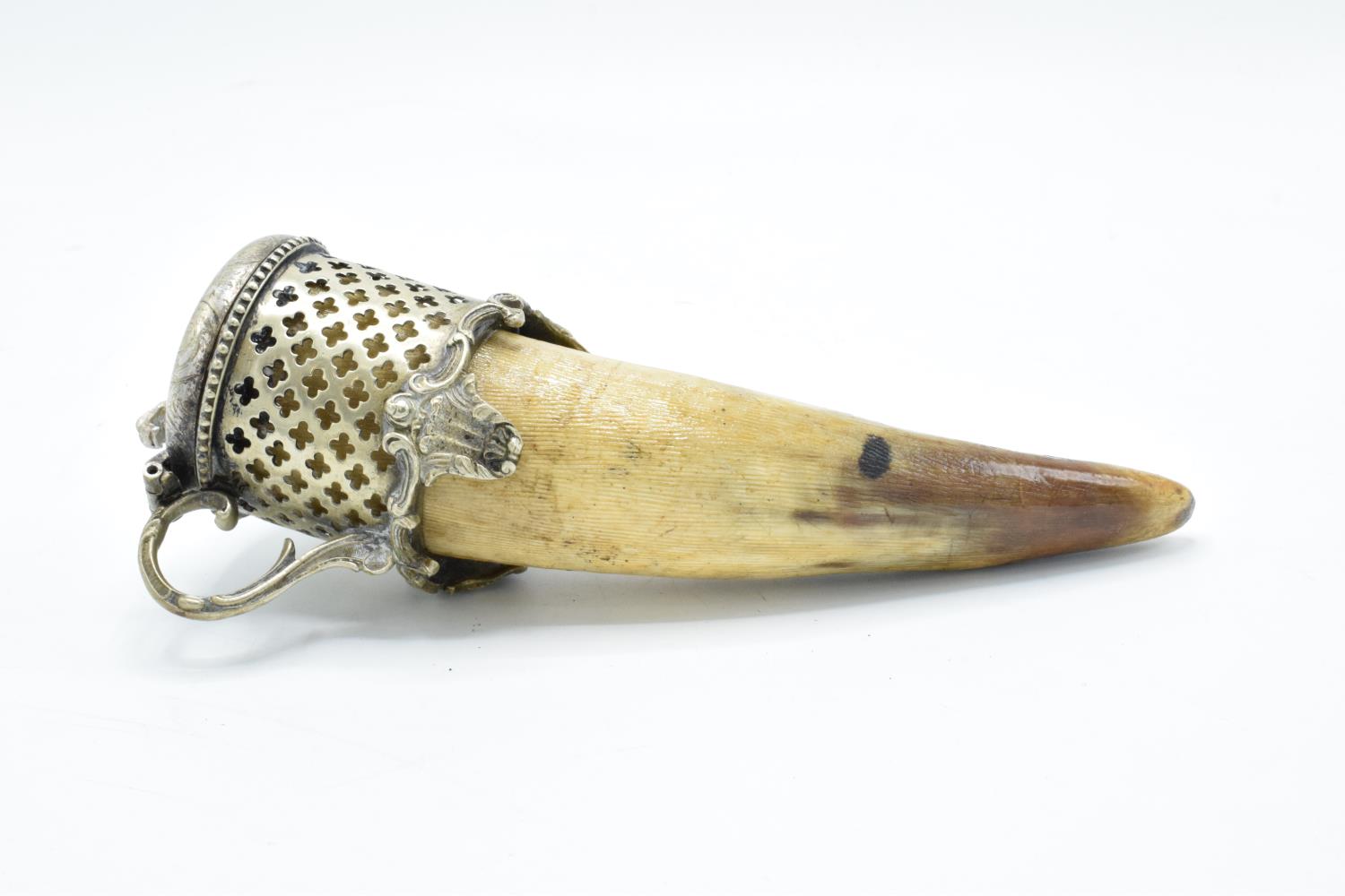 An unusual horn snuff mull/ box with a silver plate lid section and ornate mount. In good - Image 5 of 5