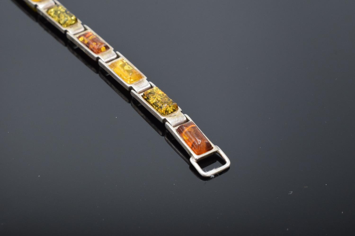 A silver ladies bracelet set with different shades of amber, 18cm in length. 9.8 grams gross weight. - Image 3 of 4