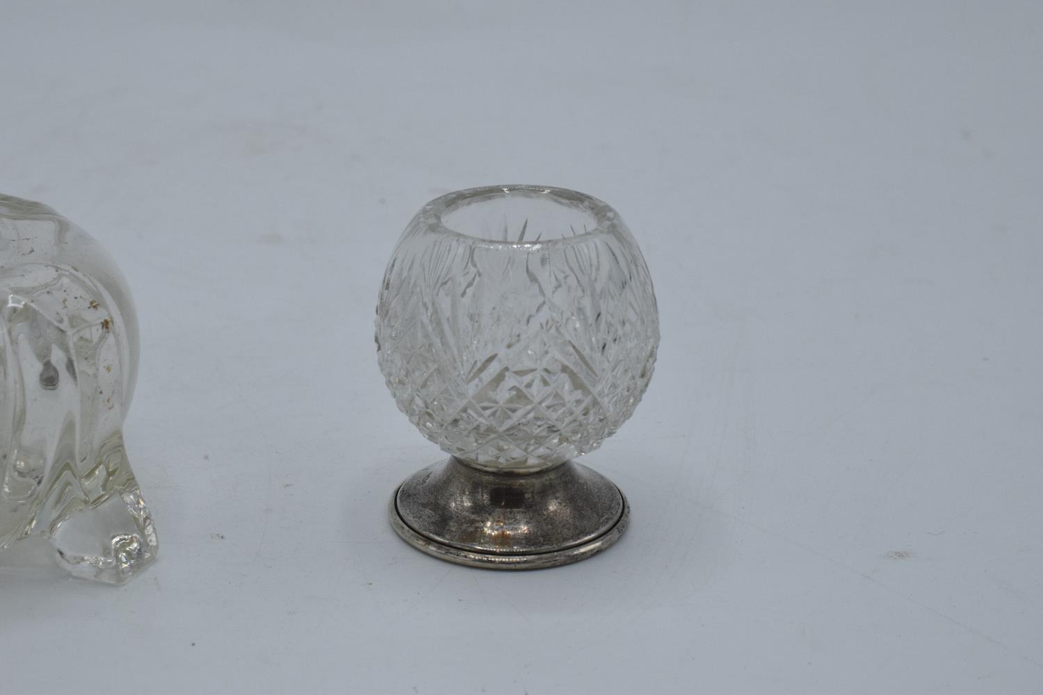 A silver-rimmed glass vase together with a glass cocktail stick holder with a silver base (2). - Image 4 of 5