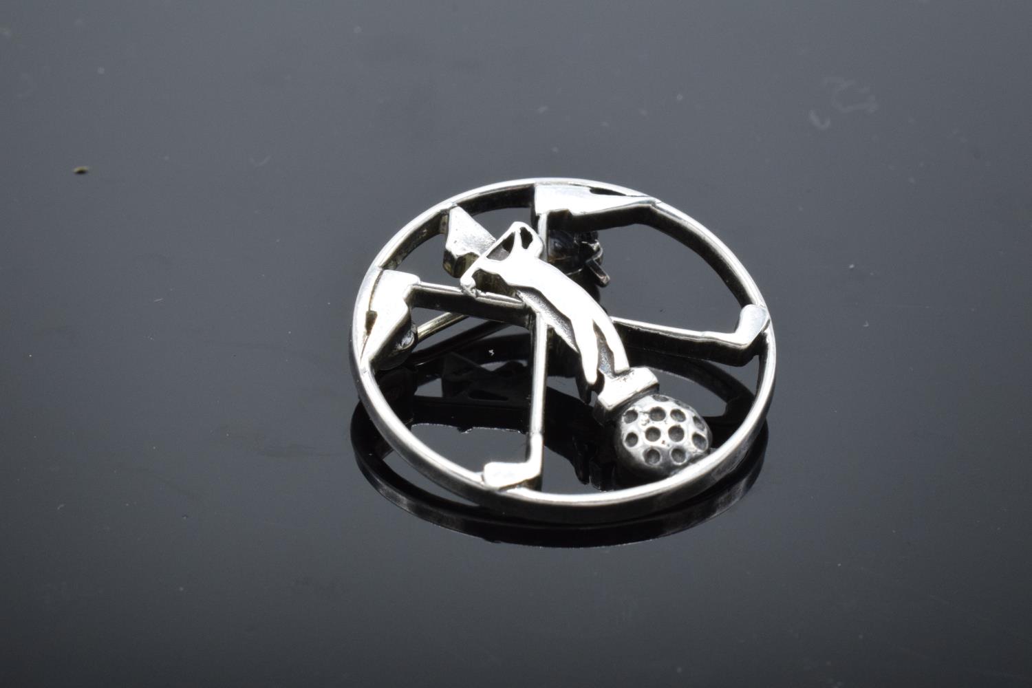 Silver (925) circular brooch with golfing scenes