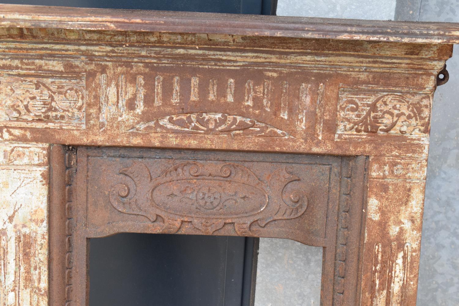 Victorian cast iron fireplace. 72 x 12 x 91cm. - Image 3 of 6