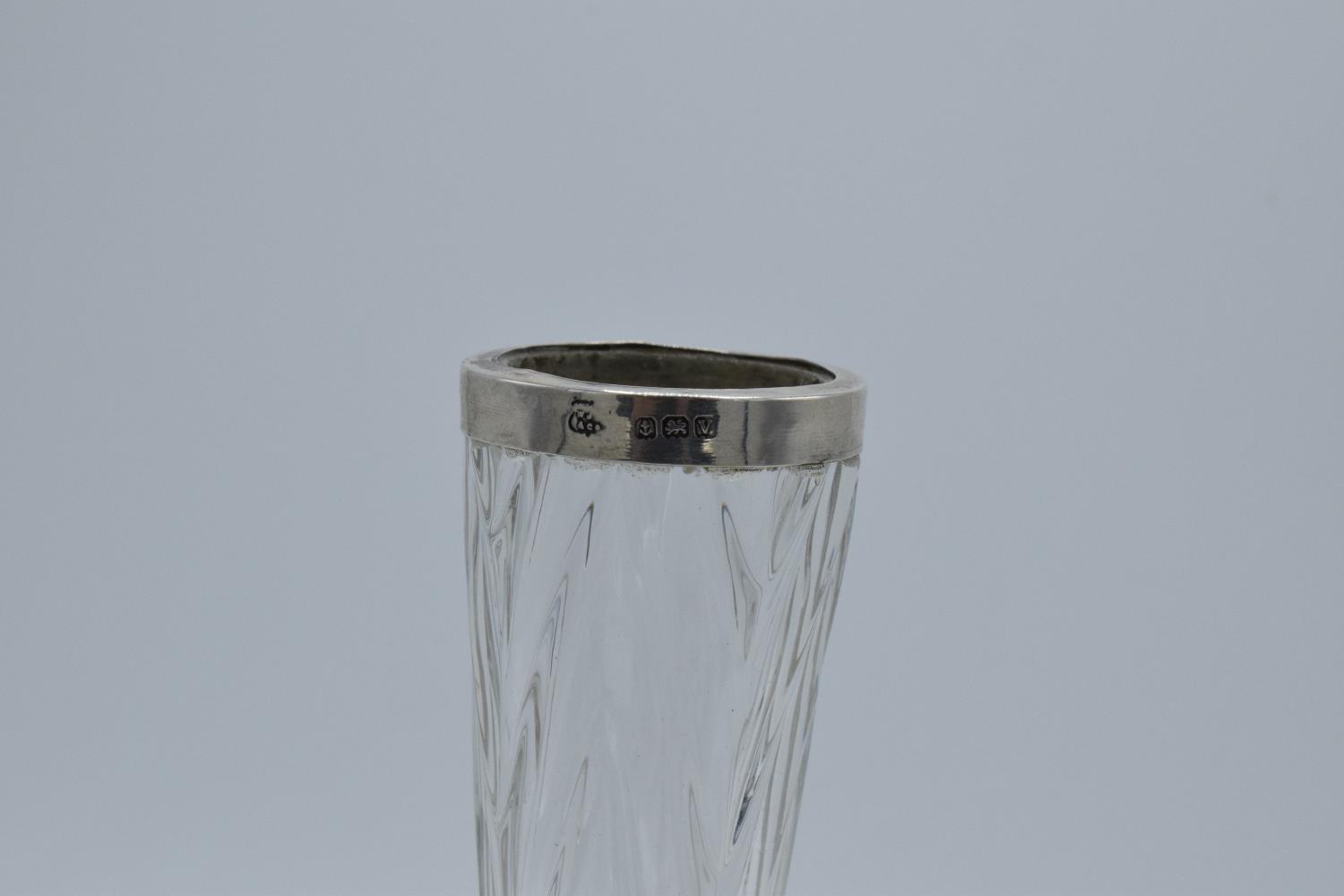 A silver-rimmed glass vase together with a glass cocktail stick holder with a silver base (2). - Image 3 of 5