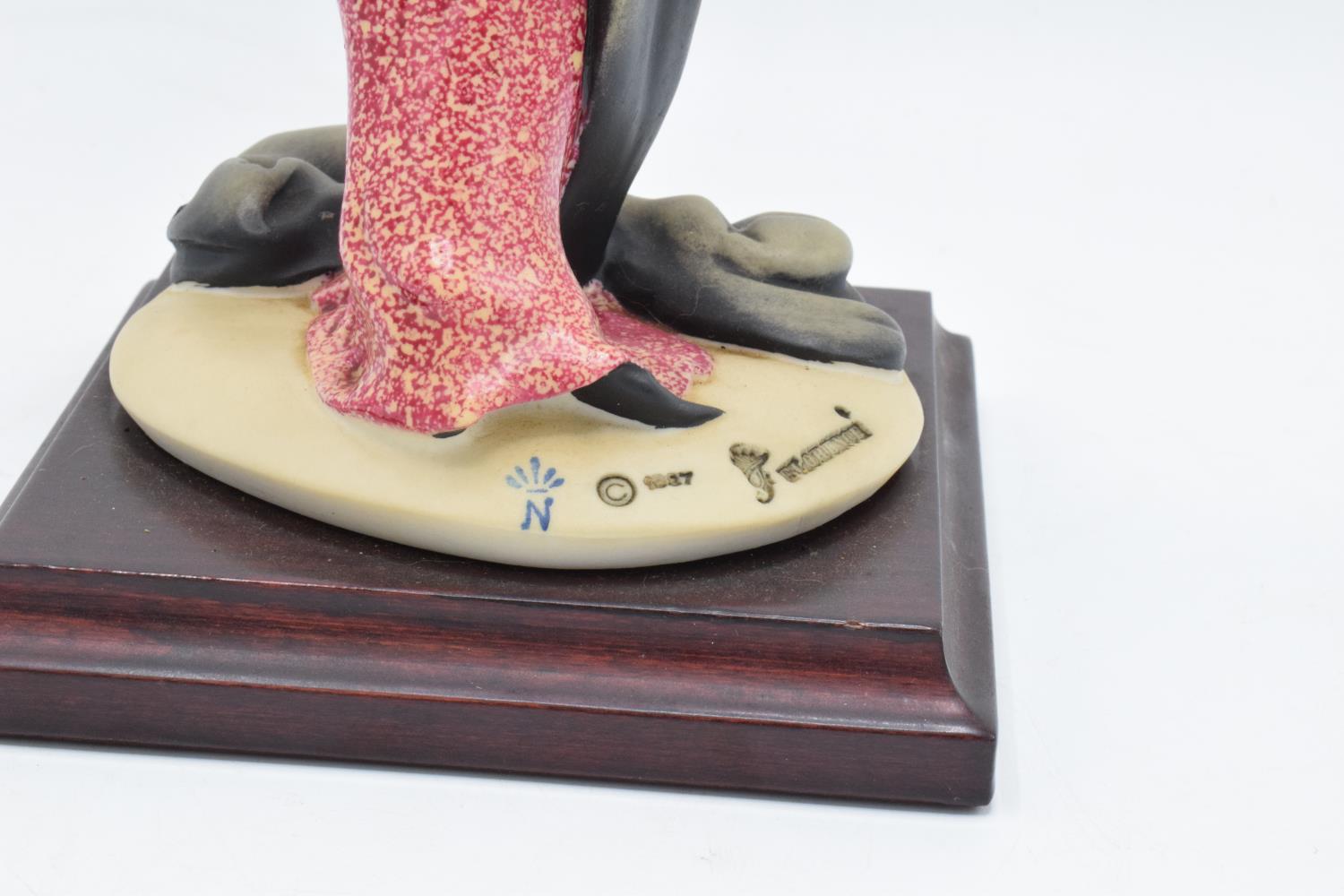 Giuseppe Armani Figurine "Lady with Compact" Mounted on Wooden Base, 1987 Limited Edition My Fair - Image 5 of 6