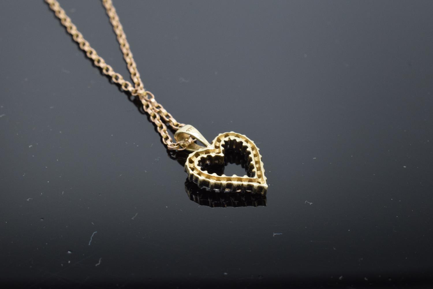 A 9ct gold chain together with a 9ct gold heart-shaped pendant with semi-precious stones, gross - Image 7 of 7