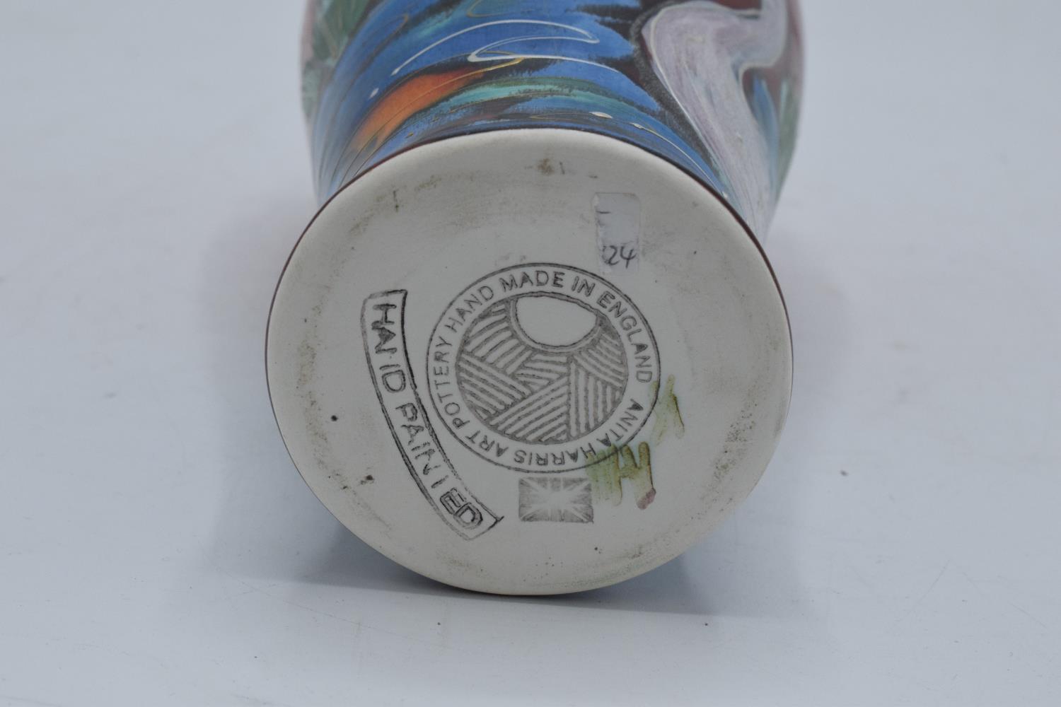Anita Harris Art pottery vase with a swan scene. In good condition with no obvious damage or - Image 3 of 3