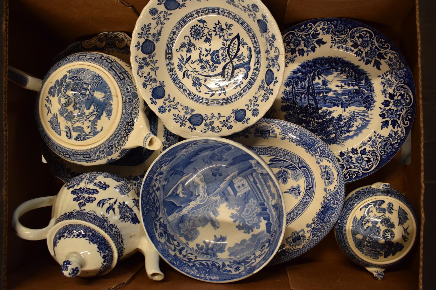 A large collection of 19th and 20th century blue and white pottery to include tea pots, duos, - Image 3 of 8