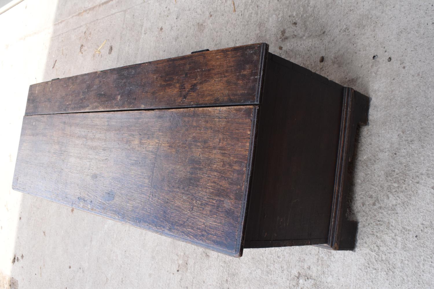 An early 19th century oak chest/ blanket box with a lift up lid. 121 x 44 x 47cm. In good - Image 10 of 13