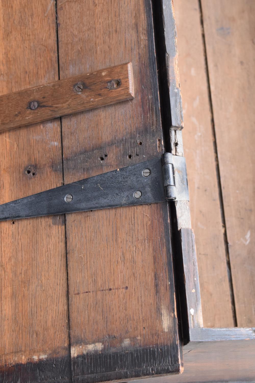 An early 19th century oak chest/ blanket box with a lift up lid. 121 x 44 x 47cm. In good - Image 8 of 13