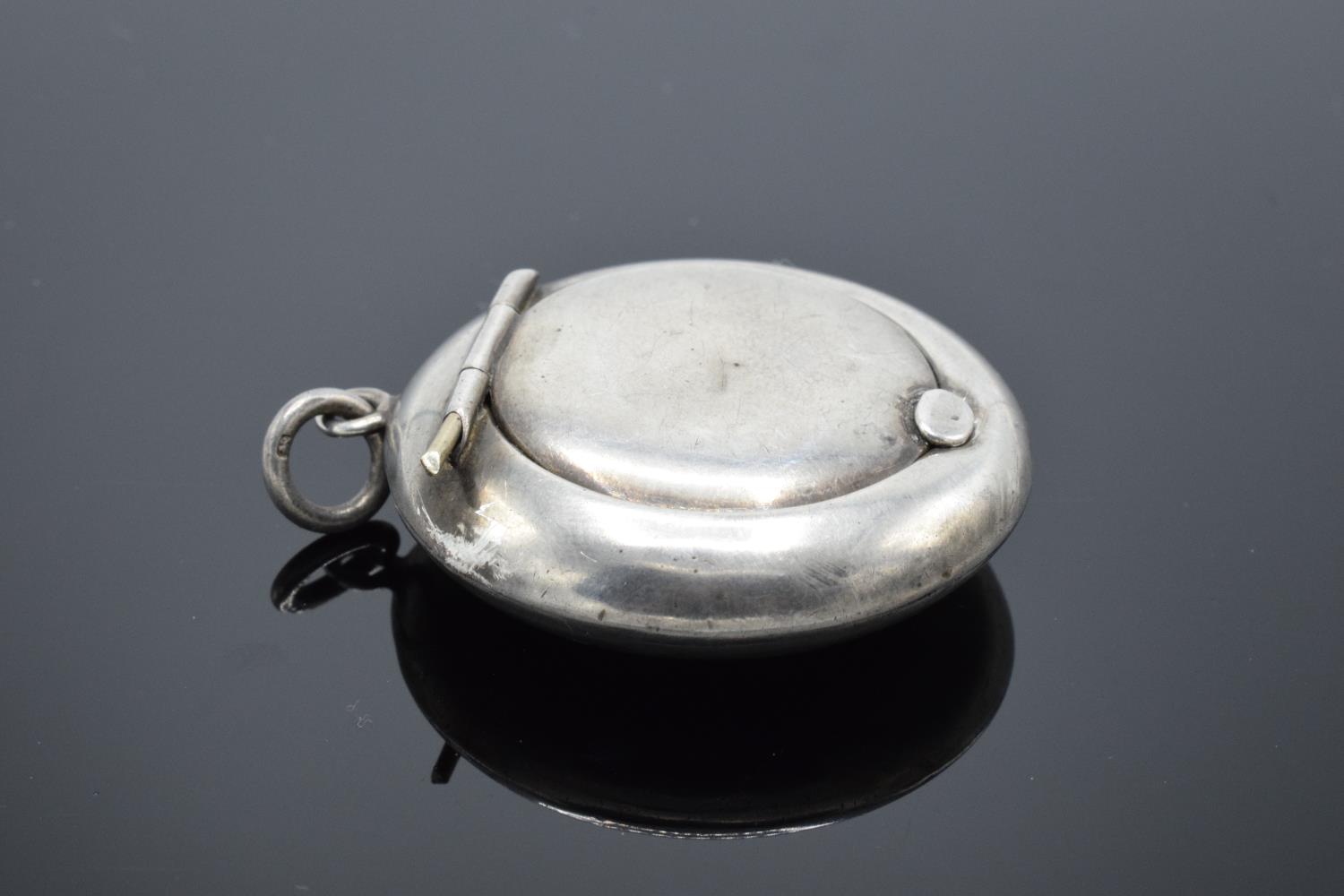 A silver circular compact with mirror contained in the lid Birmingham 1918. 11.9 grams gross weight. - Image 2 of 6