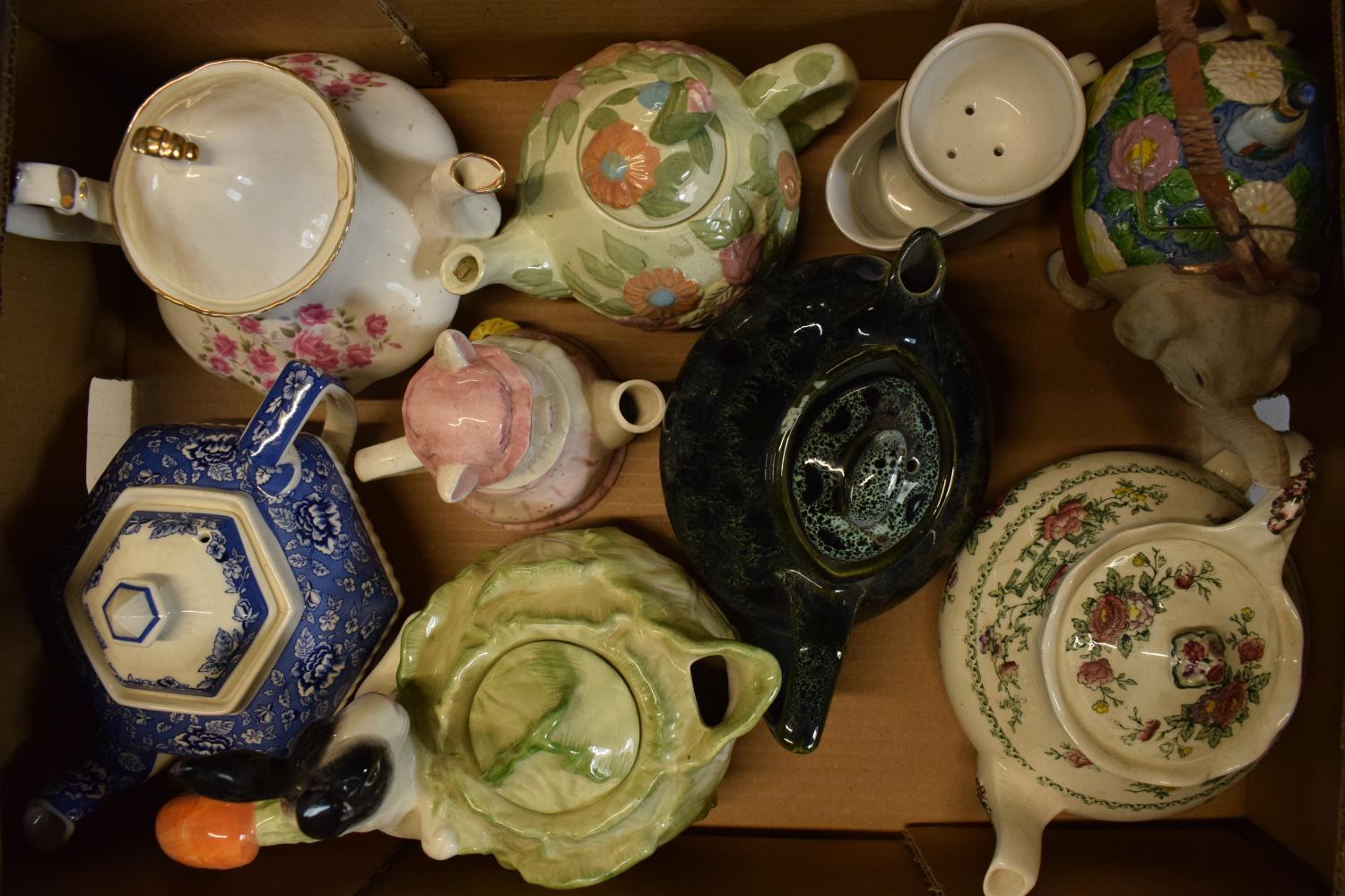 A large collection of teapots and novelty teapots to include various makers such as Sadler, Price - Image 3 of 3