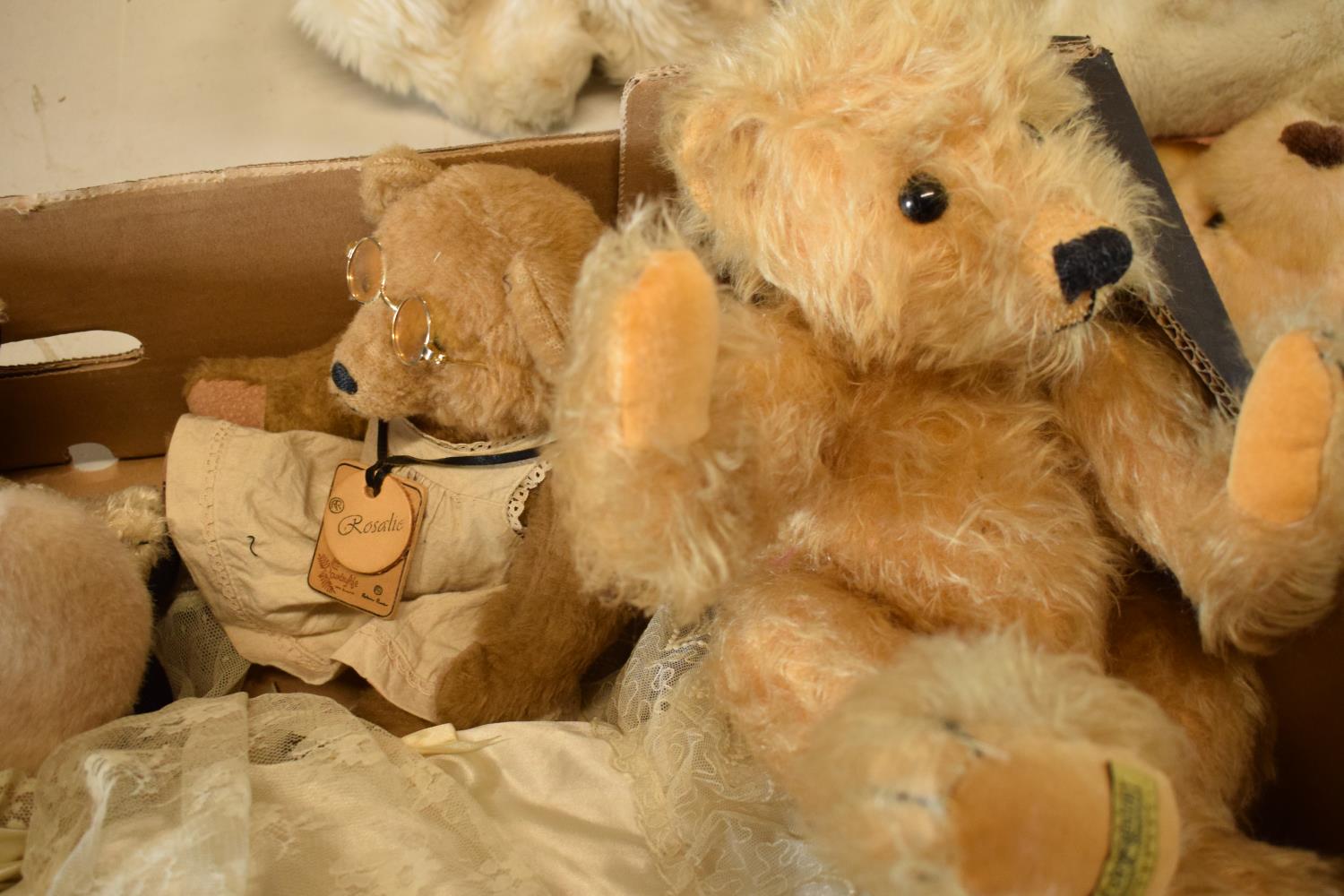 A collection of teddy bears to include makers such as Russ Berrie, Merrythought L/E of 500, - Image 3 of 4