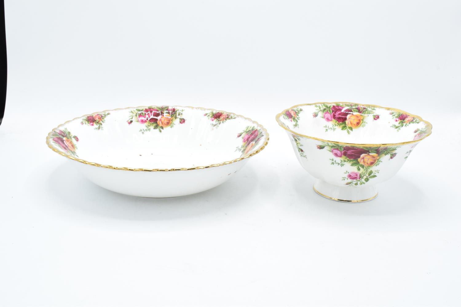 A collection of Royal Albert Old Country Roses items to include a lidded tureen, 2 large oval - Image 5 of 5