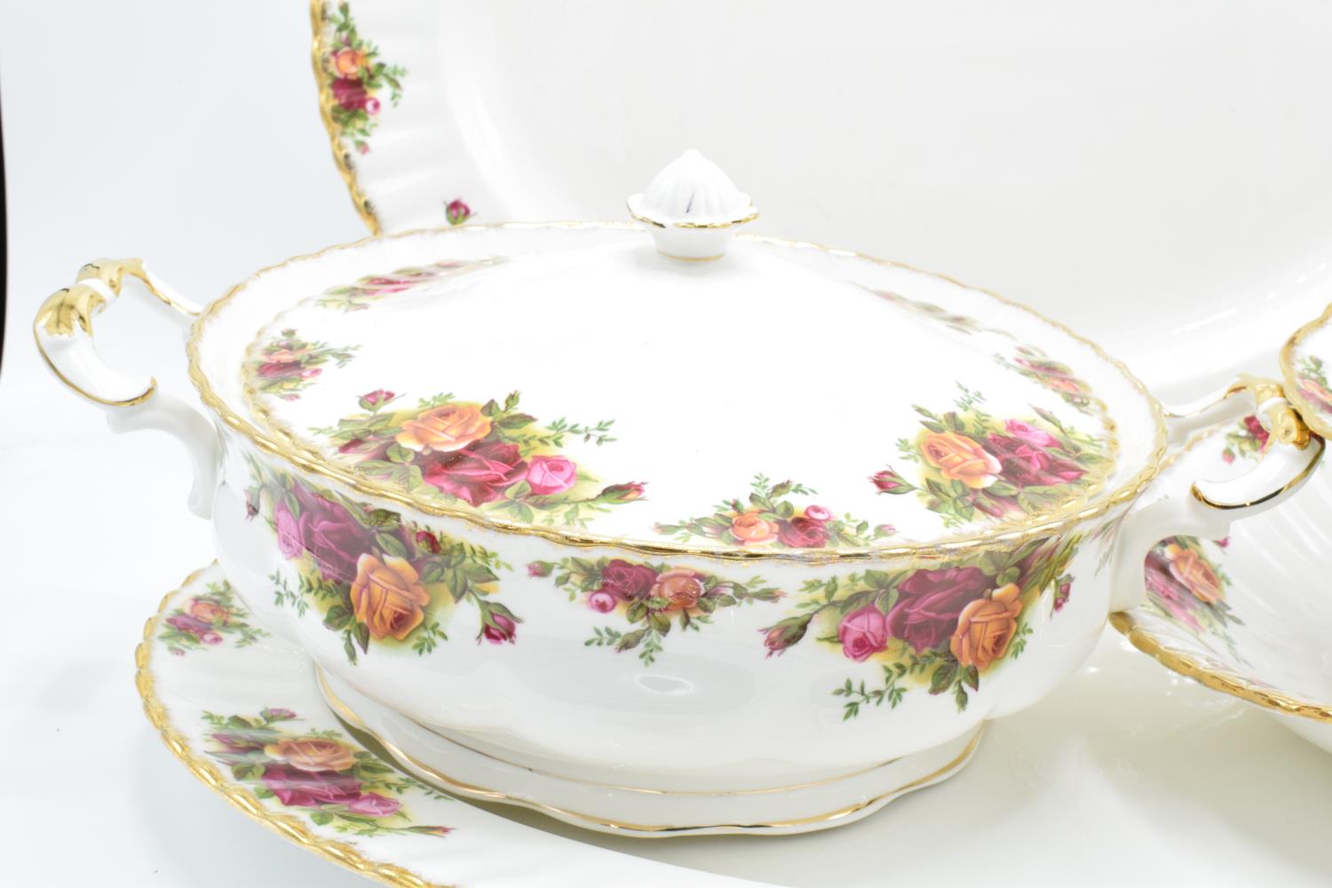 A collection of Royal Albert Old Country Roses items to include a lidded tureen, 2 large oval - Image 3 of 5