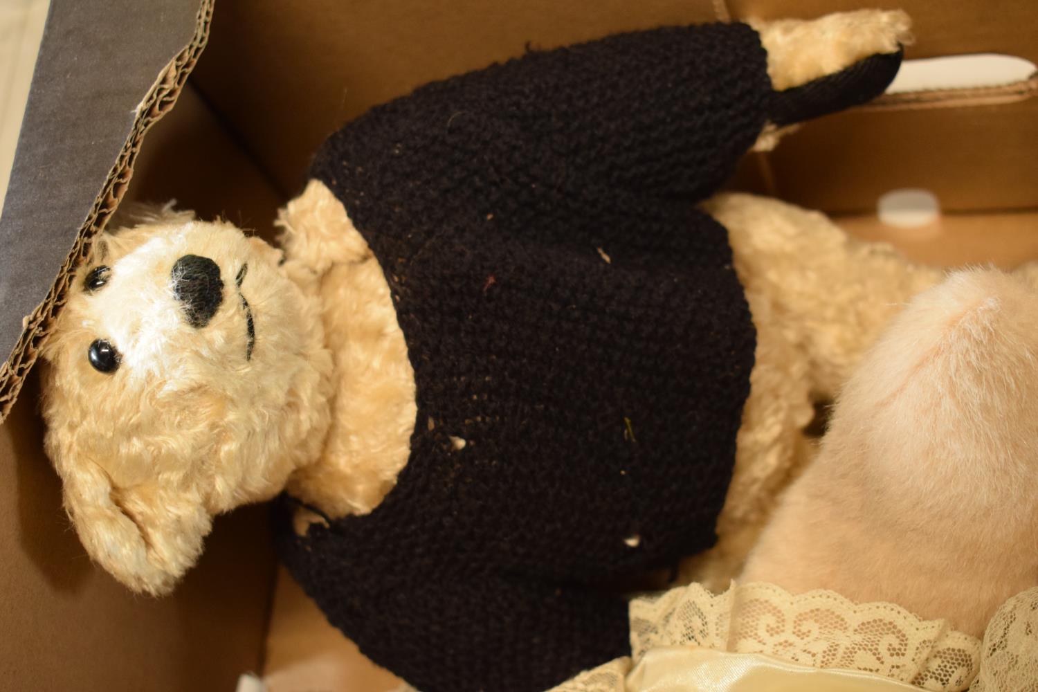 A collection of teddy bears to include makers such as Russ Berrie, Merrythought L/E of 500, - Image 2 of 4