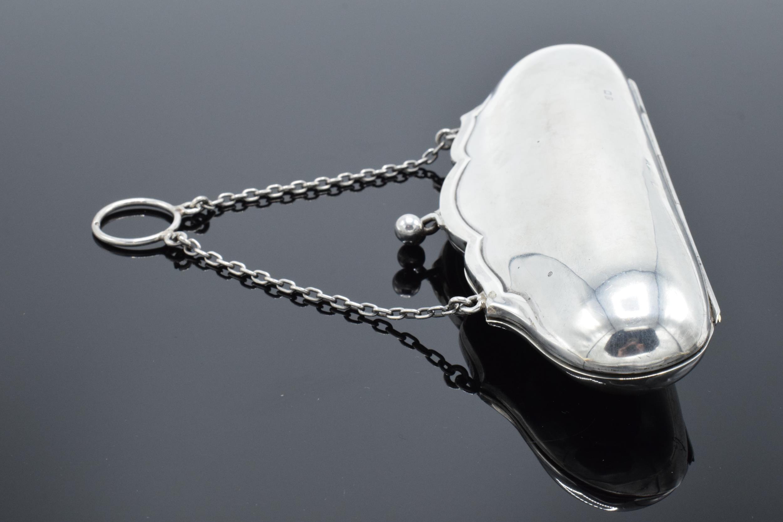 Silver ladies purse on chain with fitted interior. Birmingham 1916. 66.3 grams gross weight. - Image 2 of 5