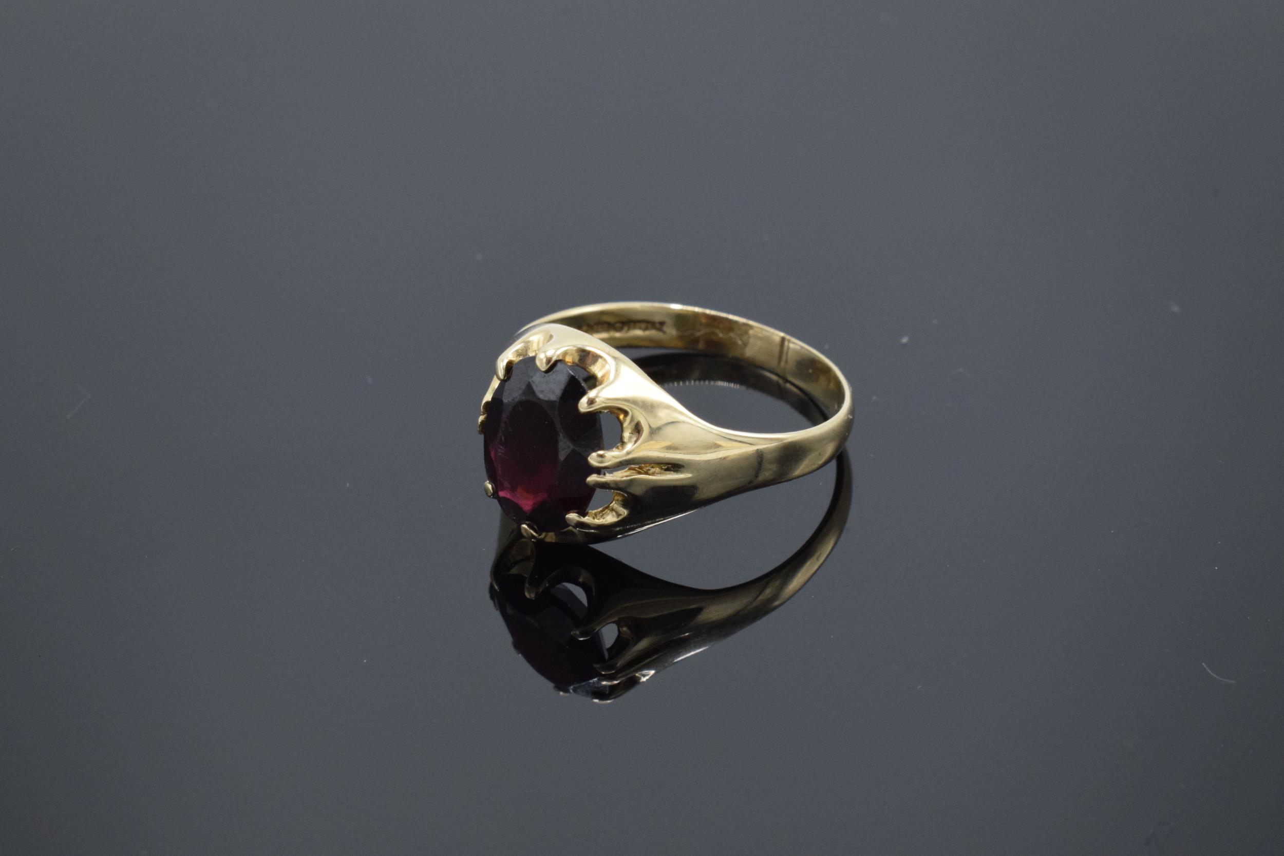 9ct gold ladies garnet ring. 2.6 grams. UK size S. UK hallmarks. - Image 2 of 4