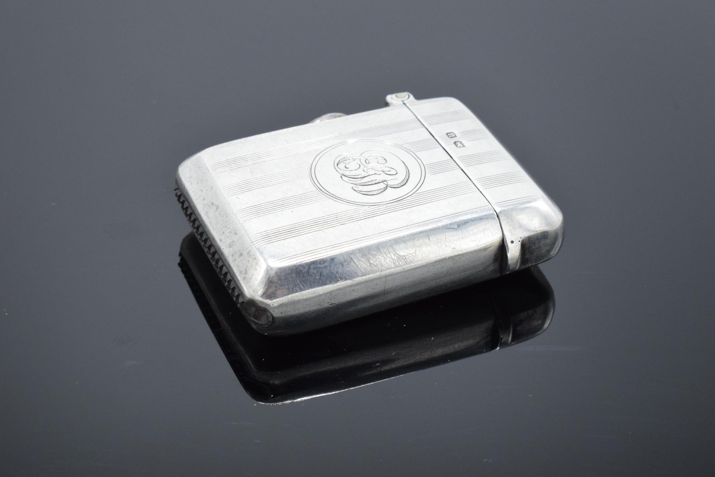 Silver vesta case hallmarked for Birmingham 1919. 32.7 grams. - Image 2 of 7