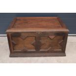 A large Victorian oak coffer / blanket box with hinged lid. 114 x 76 x 60cm. In good functional