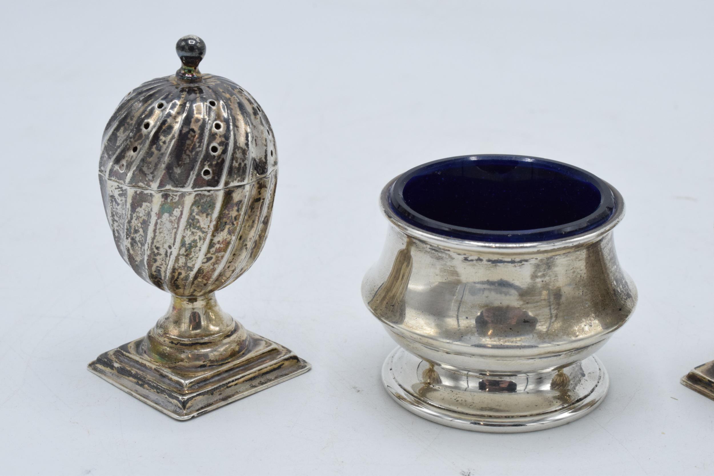 A collection of hallmarked silver items to include acorn shaped cruet shakers (42.3 grams of silver) - Image 3 of 7