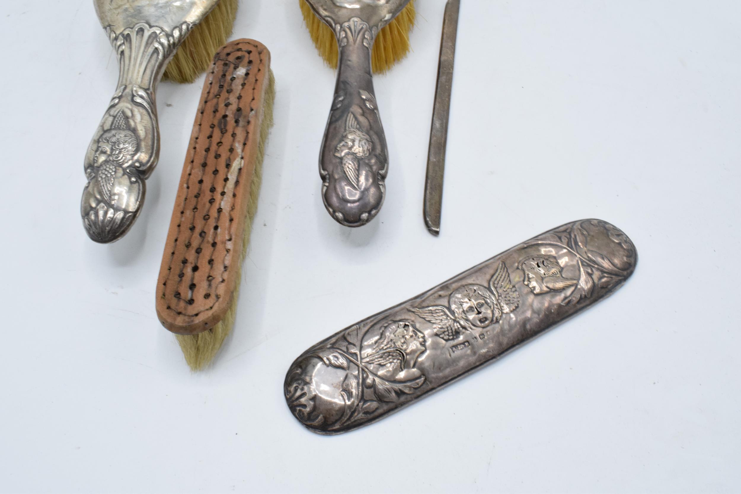 A collection of silver items in the Reynolds Angels design to include 2 large brushes, a smaller - Image 3 of 3