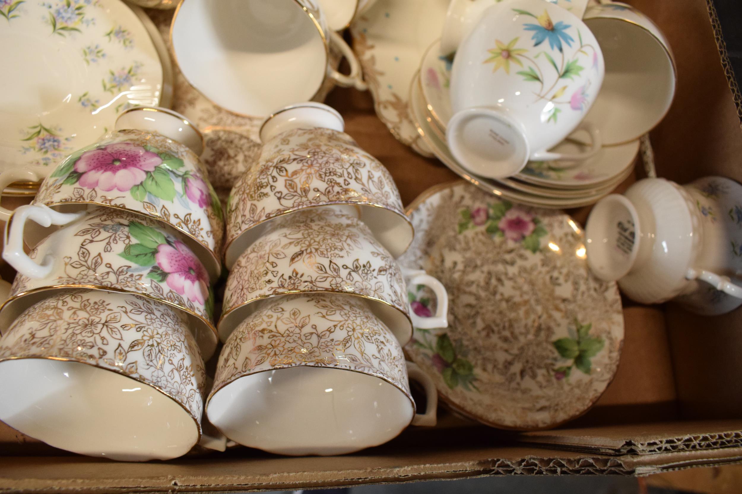 A collection of items to include 2 tea sets to include trios, milk and sugars, cake plates plus - Image 5 of 5