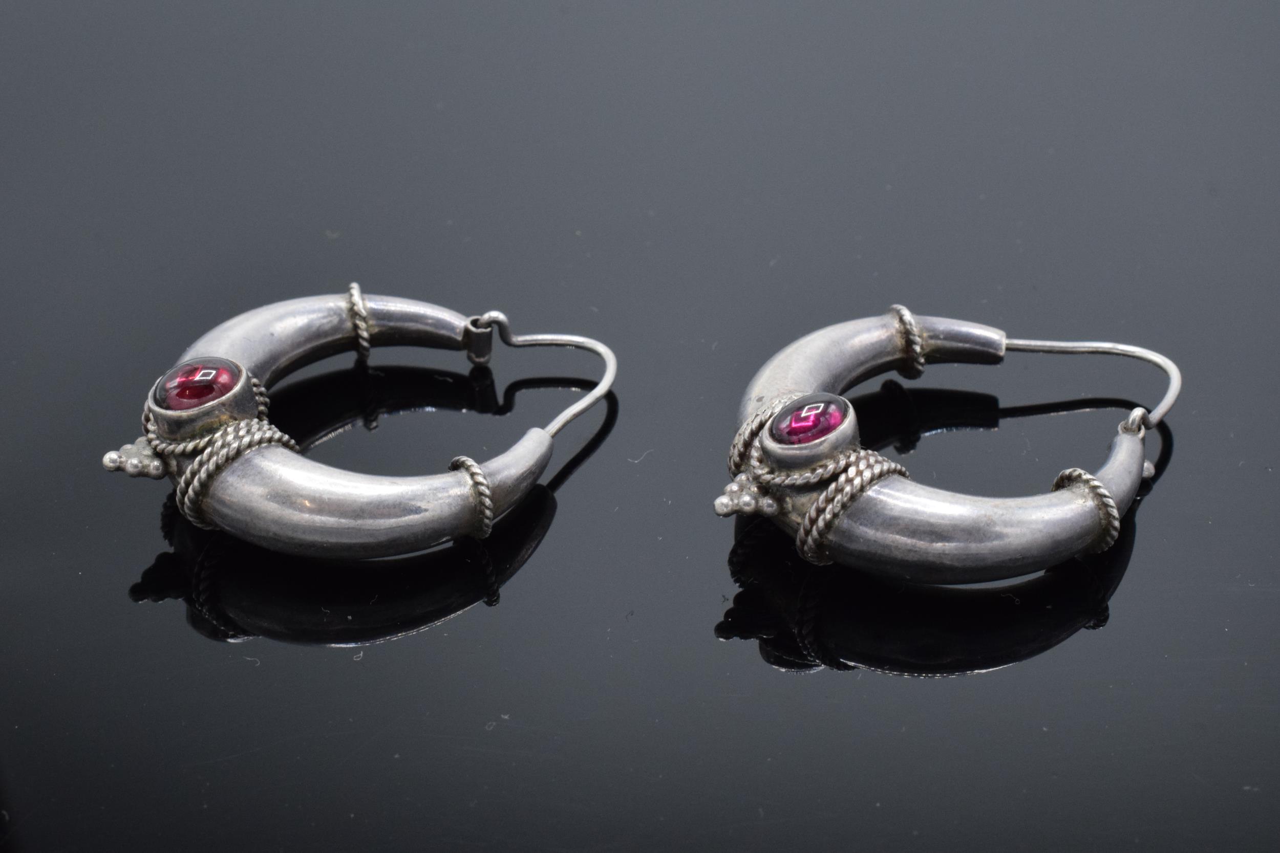 Continental silver thick earrings set with cabachon garnet stones earrings (unmarked). 10.6 grams - Image 3 of 4