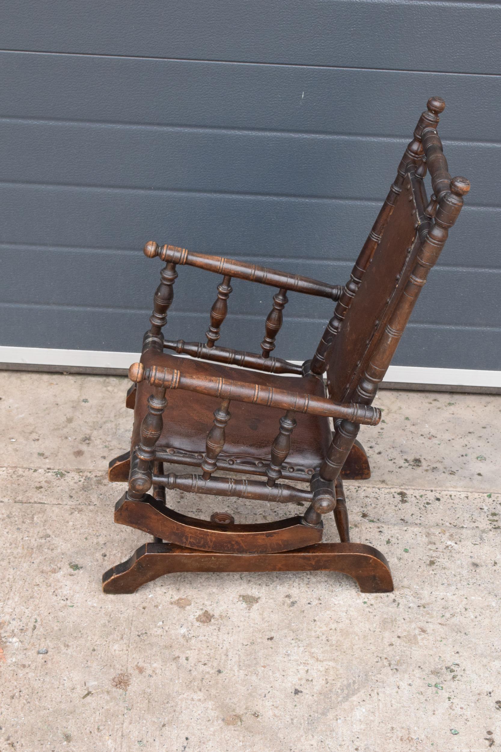 An early 20th century wooden childs American-style bobbin rocking armchair. 72cm tall. In good - Image 3 of 7