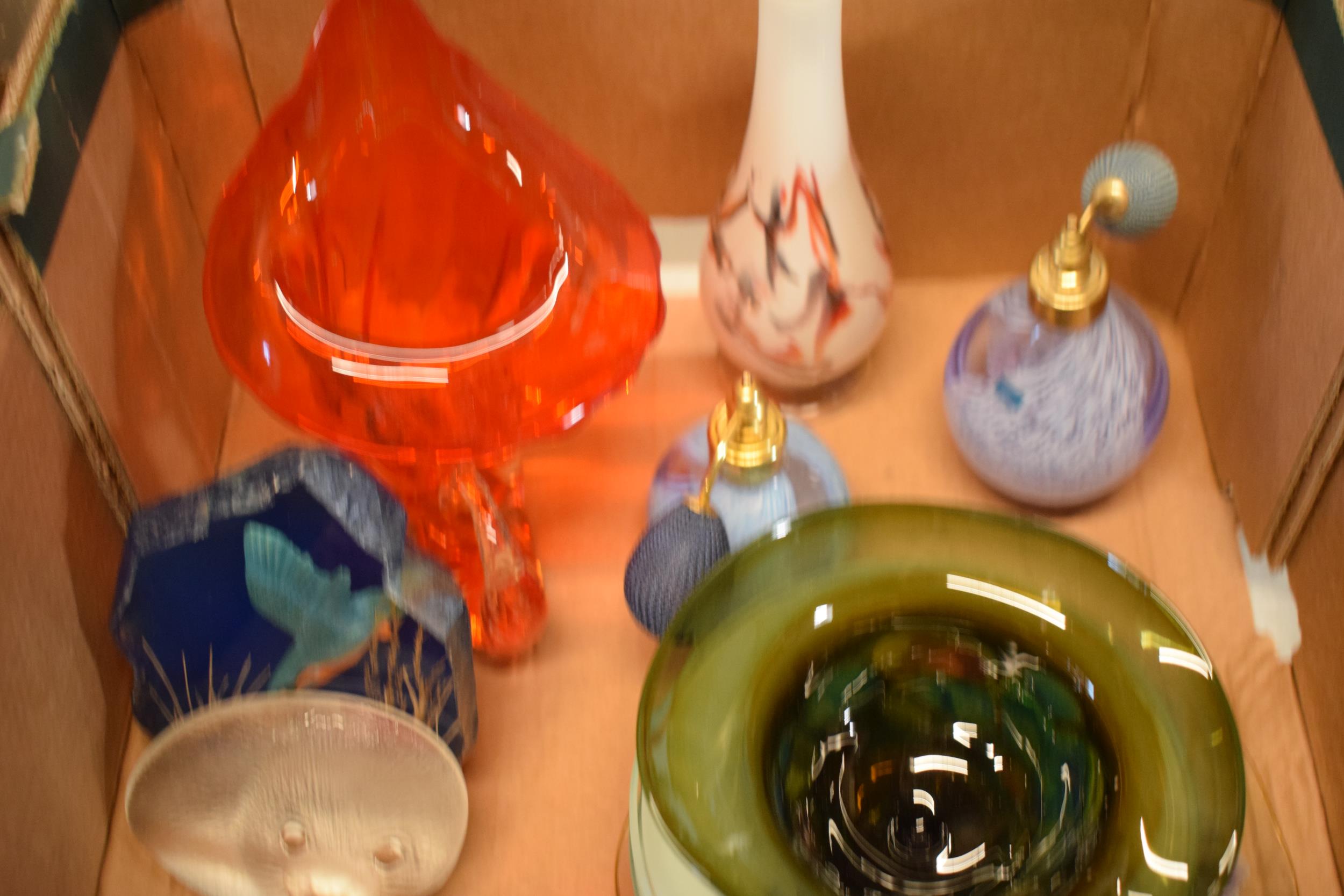 A collection of assorted art / studio glass in the form of vases, Murano style dish, Jack in the - Image 2 of 4