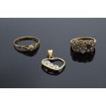 A collection of 9ct gold jewellery to include a 9ct gold and diamond chip ring (size T), a 9ct