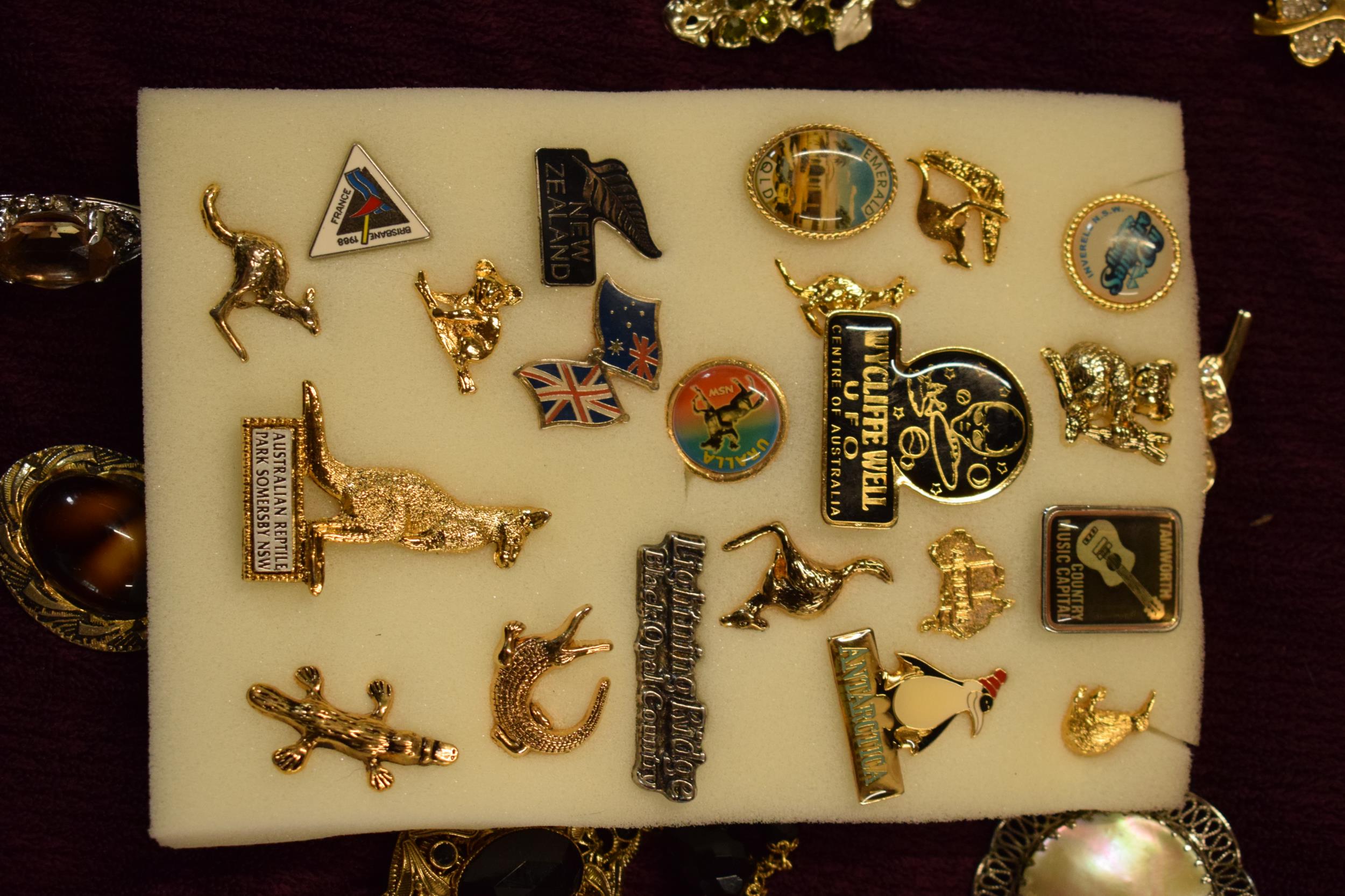 A good collection of costume jewellery brooches as well as pin badges (50+). - Image 2 of 5