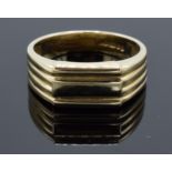 9ct gold gents signet ring. 3.0 grams. UK size M/N