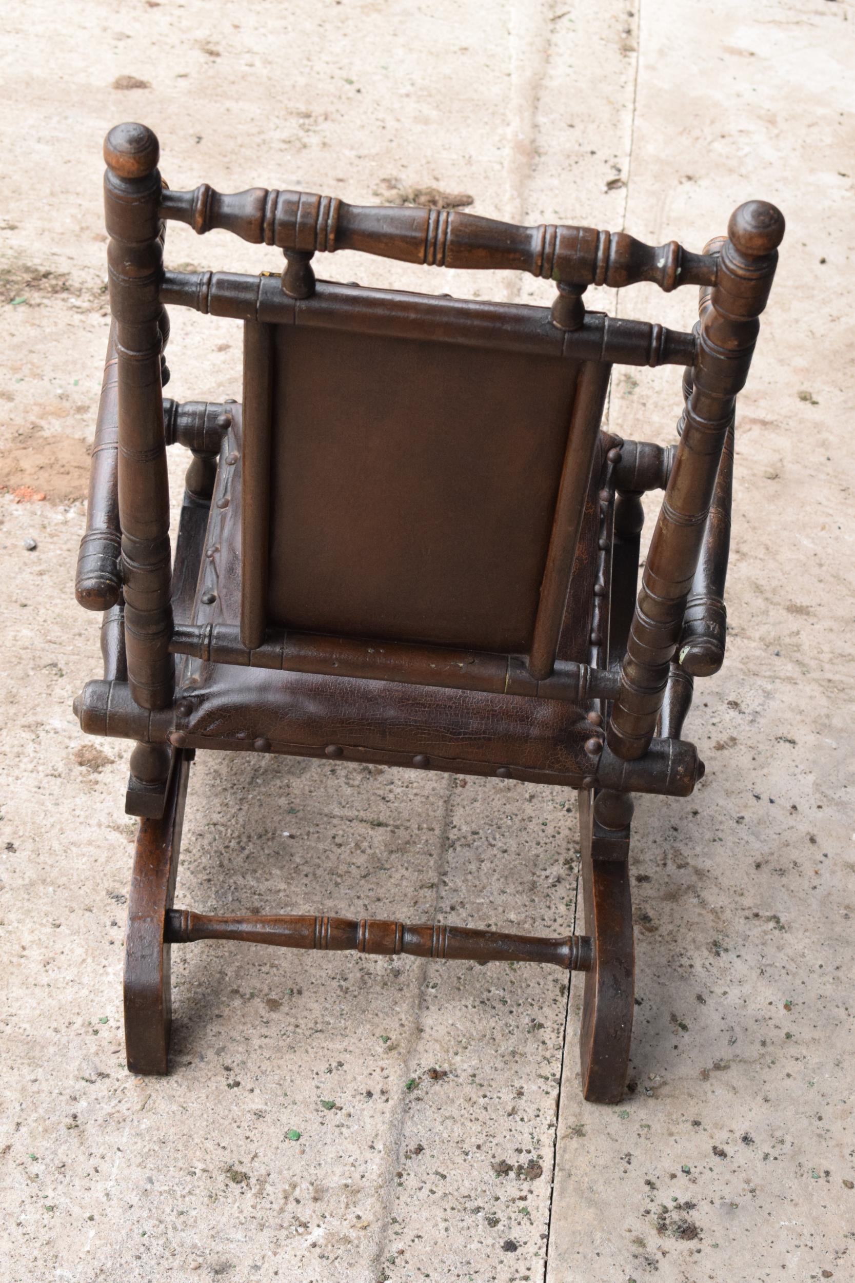 An early 20th century wooden childs American-style bobbin rocking armchair. 72cm tall. In good - Image 4 of 7